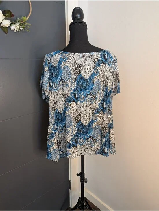 Signature By Larry Levine Woman Blue & Black Paisley Button Front Blouse 1X - Picture 3 of 6